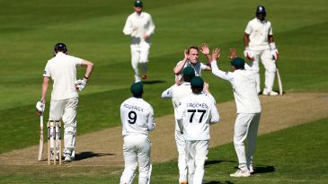 [CRK] County Championship: اولی ہینن ڈالبی اور بیئرز سوانپول کی تباہ کن بولنگ نے کینٹ کو مشکل میں ڈال دیا
