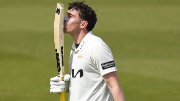 [CRK] County Championship: ڈوم سِبلی اور ڈین لارنس کی سنچریاں، سرے بمقابلہ ایسیکس میچ ڈرا کی جانب