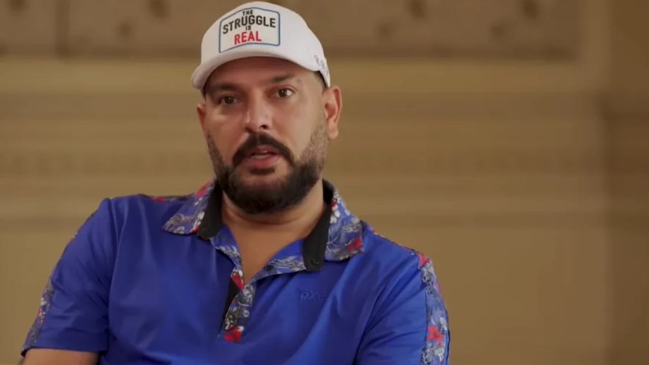 یووراج سنگھ کا کینسر کے خلاف پاور فول ۔ “میں اچھا نہیں گزردا، مجھے اس ہٹاسپ کے مقام پر واپس لوتا “، میڈیو وائن کے ساتھ ایک ٹویٹ میں بات چیت کے دوران یووراج سنگھ نے بتایا کہ 2011 کی ون ڈے ورلڈ کپ کے دوران وہ سرخرو جیسے خوفناک تجربہ نہیں بتا سکتے تھے۔ 2011 ون ڈے ورلڈ کپ کے بعد، جنوری 2023 میں انہوں نے 2011 کی وین ڈے ورلڈ کپ جیتنے کا تازہ ترین ذاتی کہانی بتائی۔ 2011 اور 2013 کے درمیان، ڈر رخ کا سامنا کرتے ہوئے، یووراج سنگھ کے لئے کینسر اور ورلڈ پھر سے بے یقینی چھو گیا ۔”,