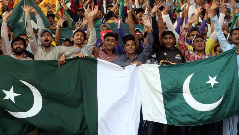 [CRK] پاکستان سپر لیگ کا فائنل میچ تماشائیوں کے سامنے کھیلا جائے گا