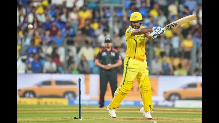اسٹیڈیم پر سنیل گاواسकर کے شائقین کے لیے عجیب موقع: MI بلاک CSK کے گٹھیوں پر