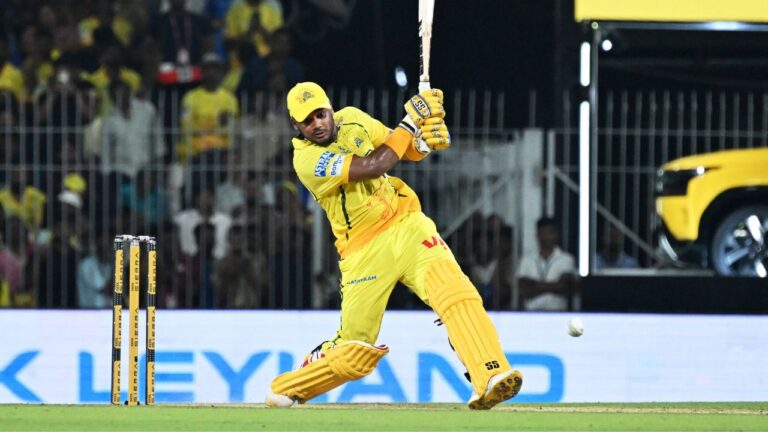 IPL 2026: کارتک شرما نے ممبئی انڈینز کے خلاف تاریخ رقم کر دی، CSK کے کم عمر ترین بلے باز